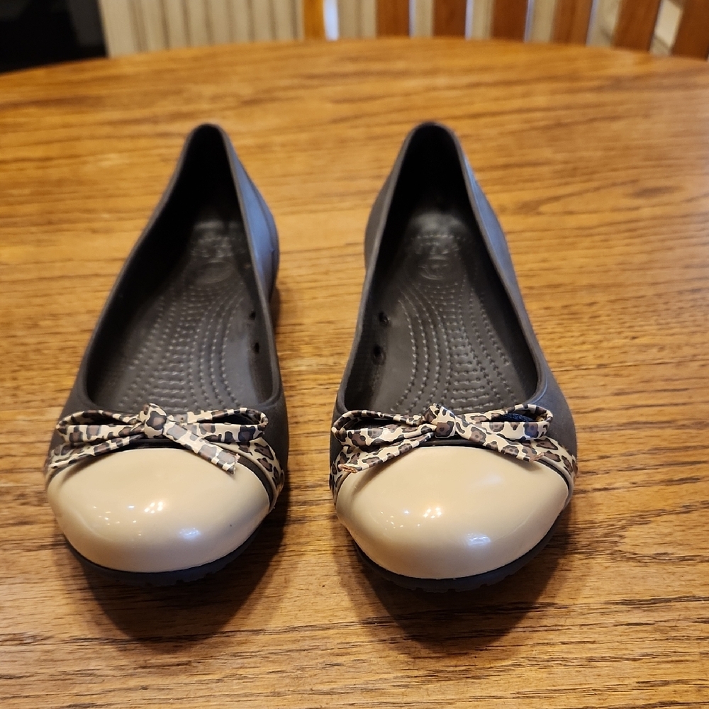 Crocs Kadee Leopard Print Bow Cap Toe Slip On Ballet Flats Size 8